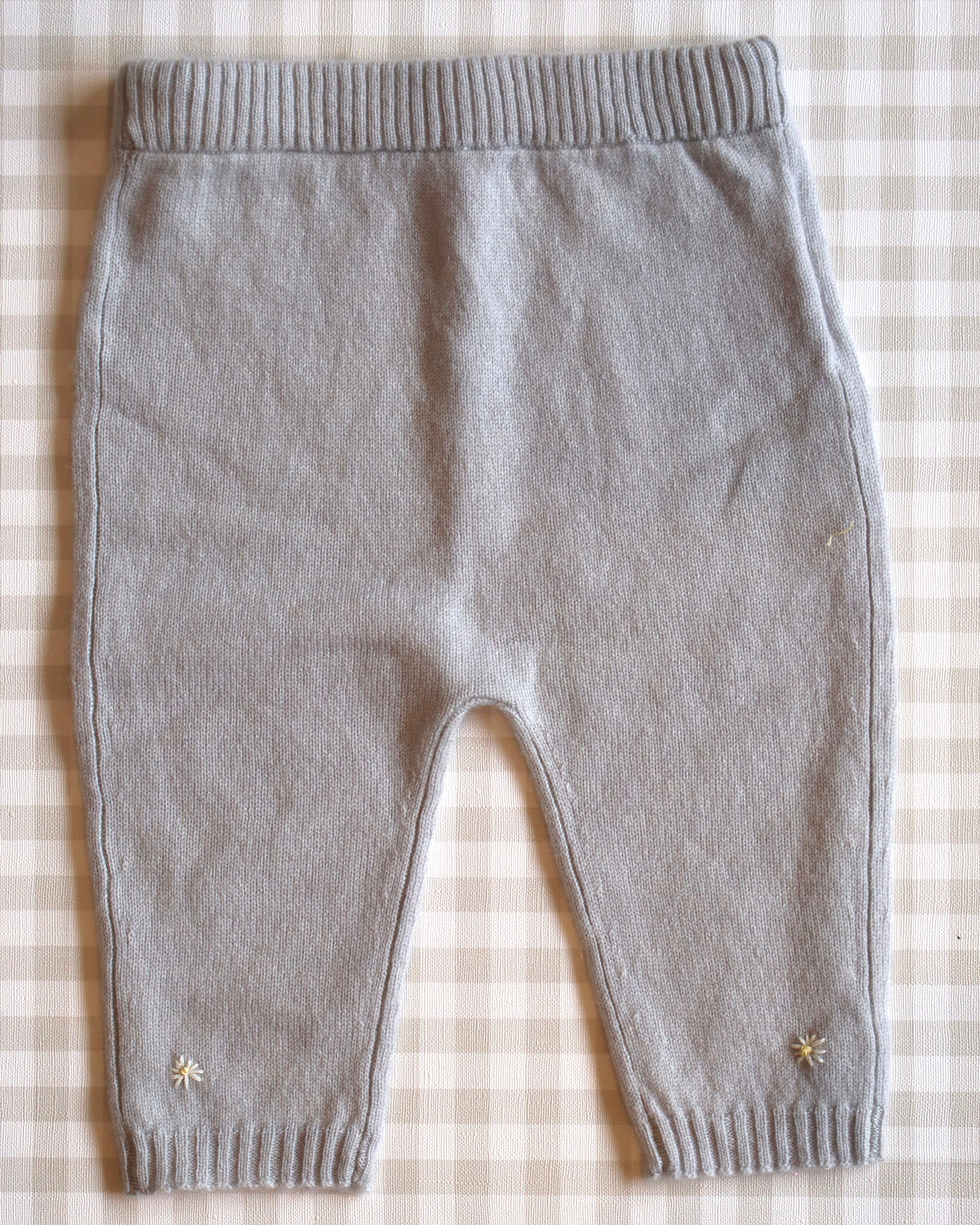 Set de Cashmere Gris con Margaritas