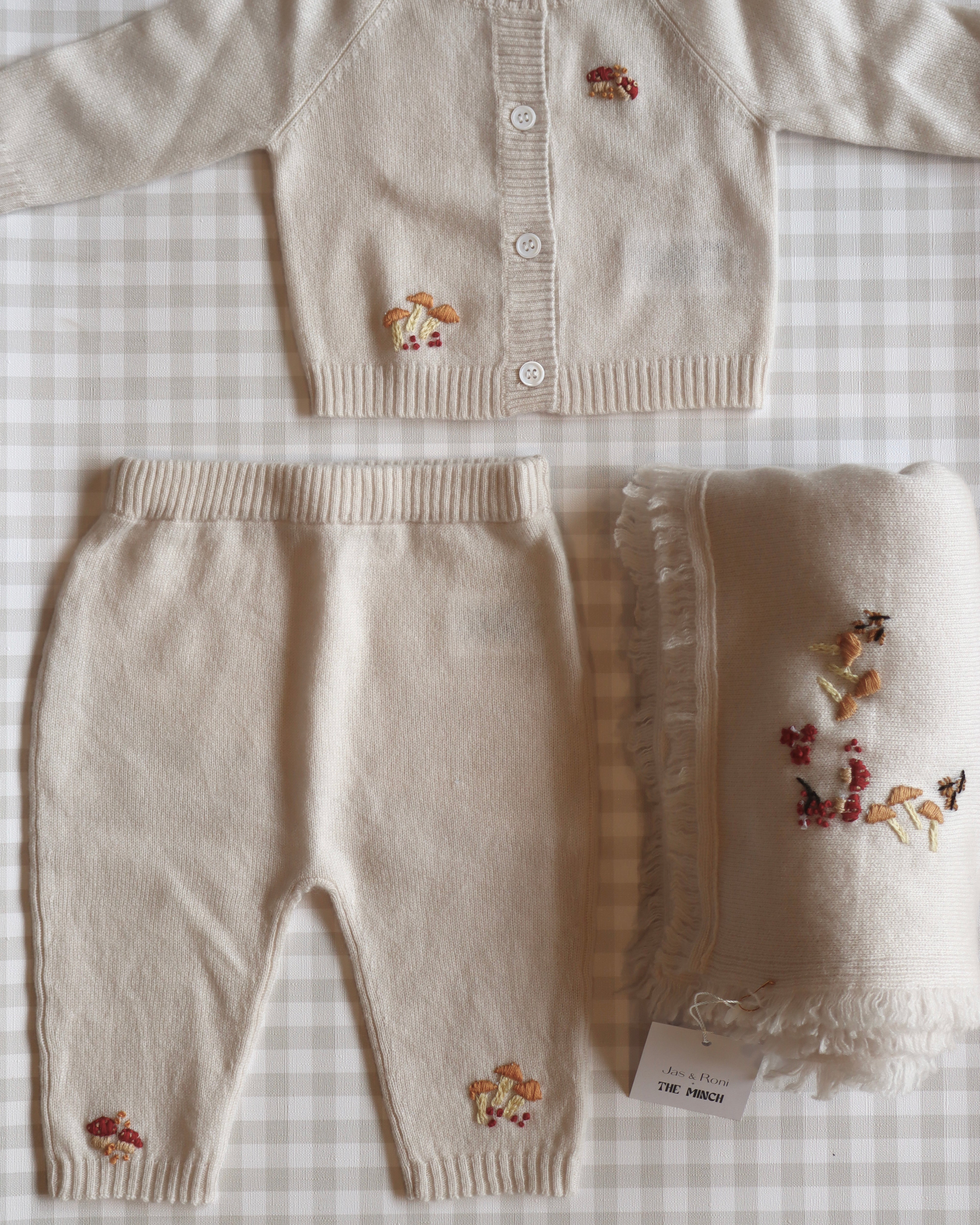 Set de Cashmere Beige con Honguitos