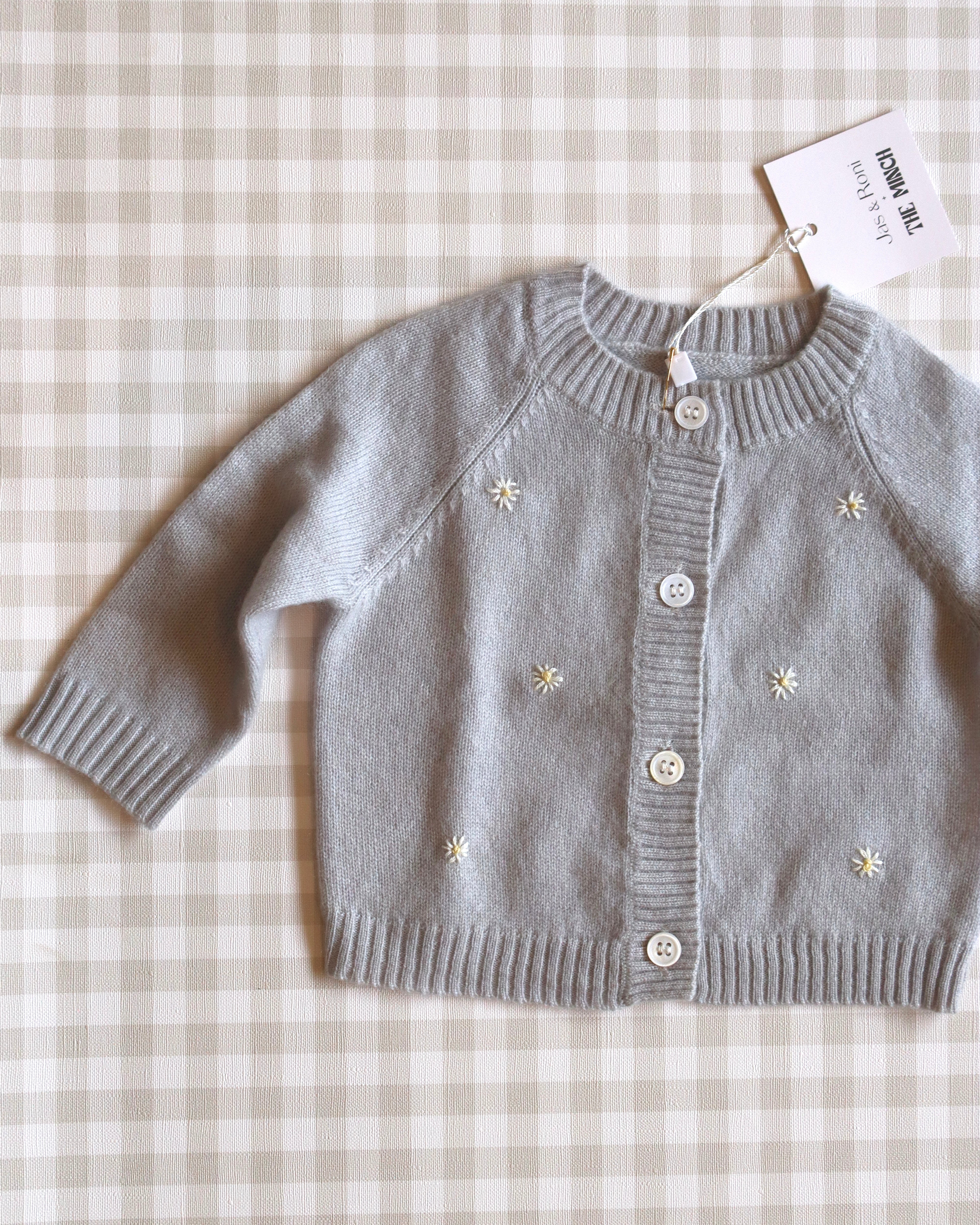 Set de Cashmere Gris con Margaritas