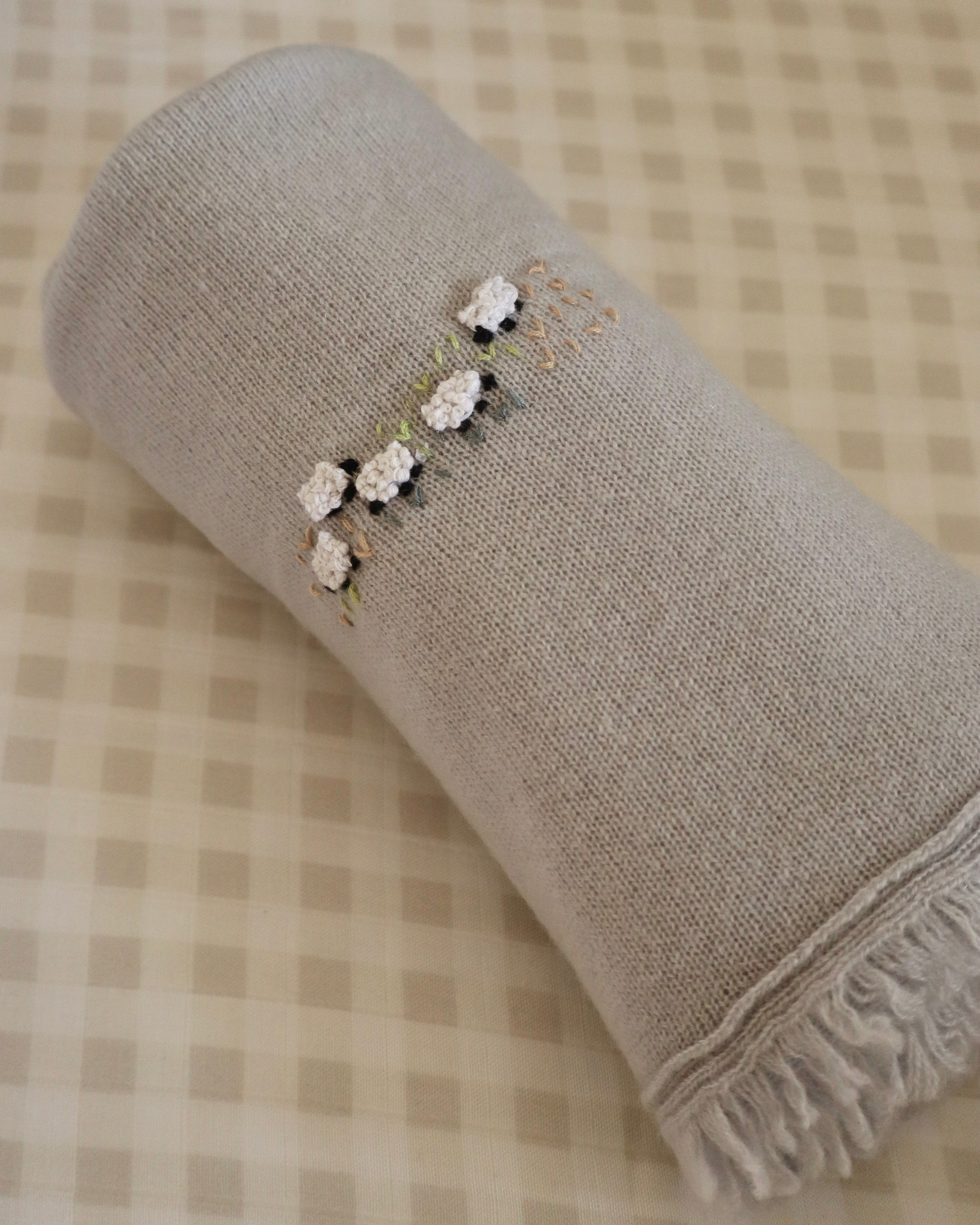 Cobijita de cashmere Gris con Borreguitos