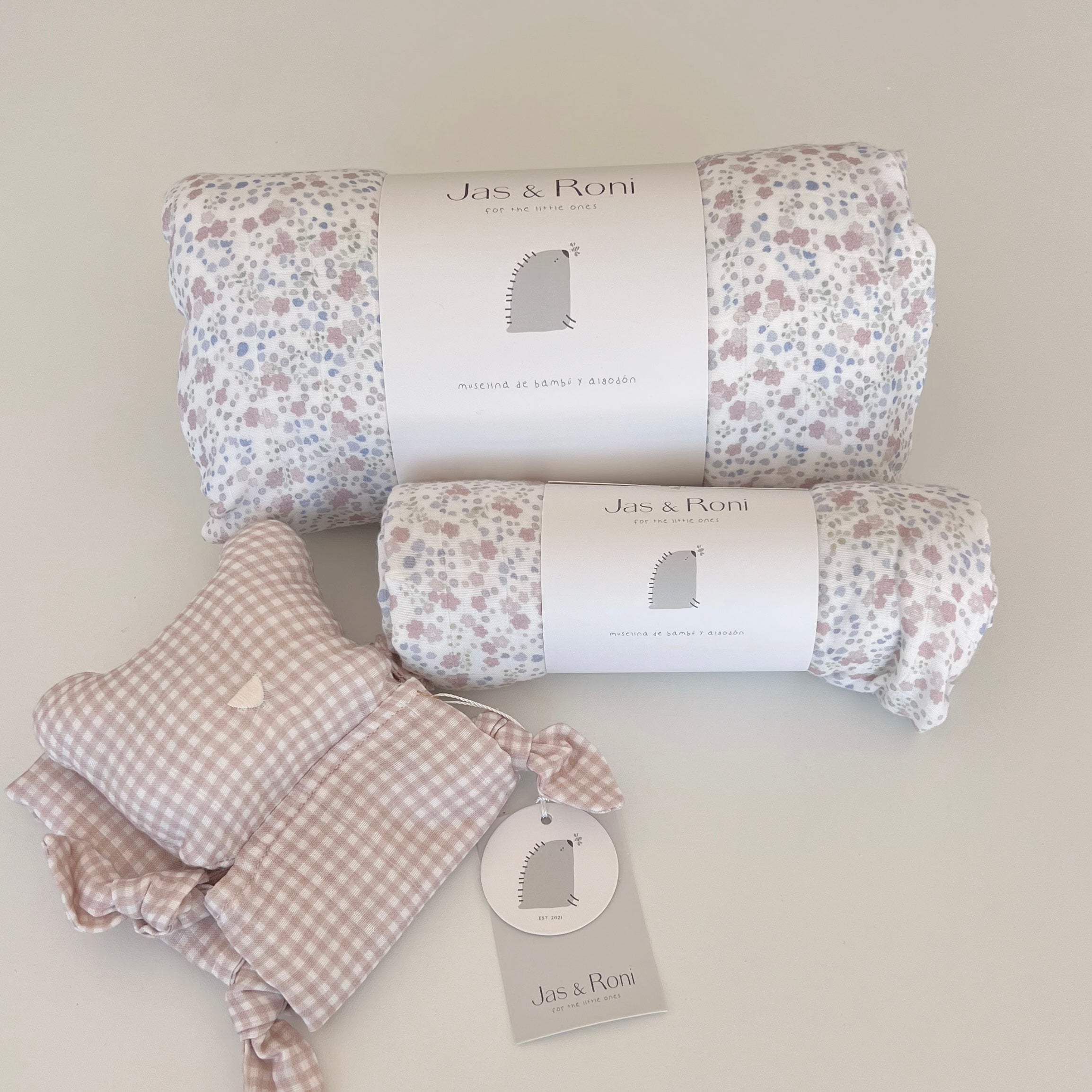 Set de edredon y muselina estampado flores y oso de tela de cuadros