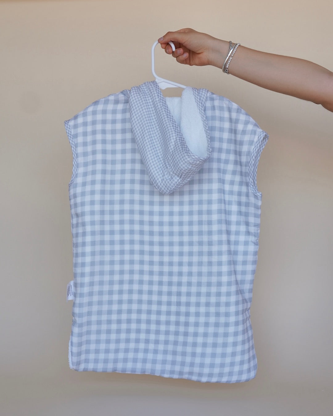 Poncho grey squares medium