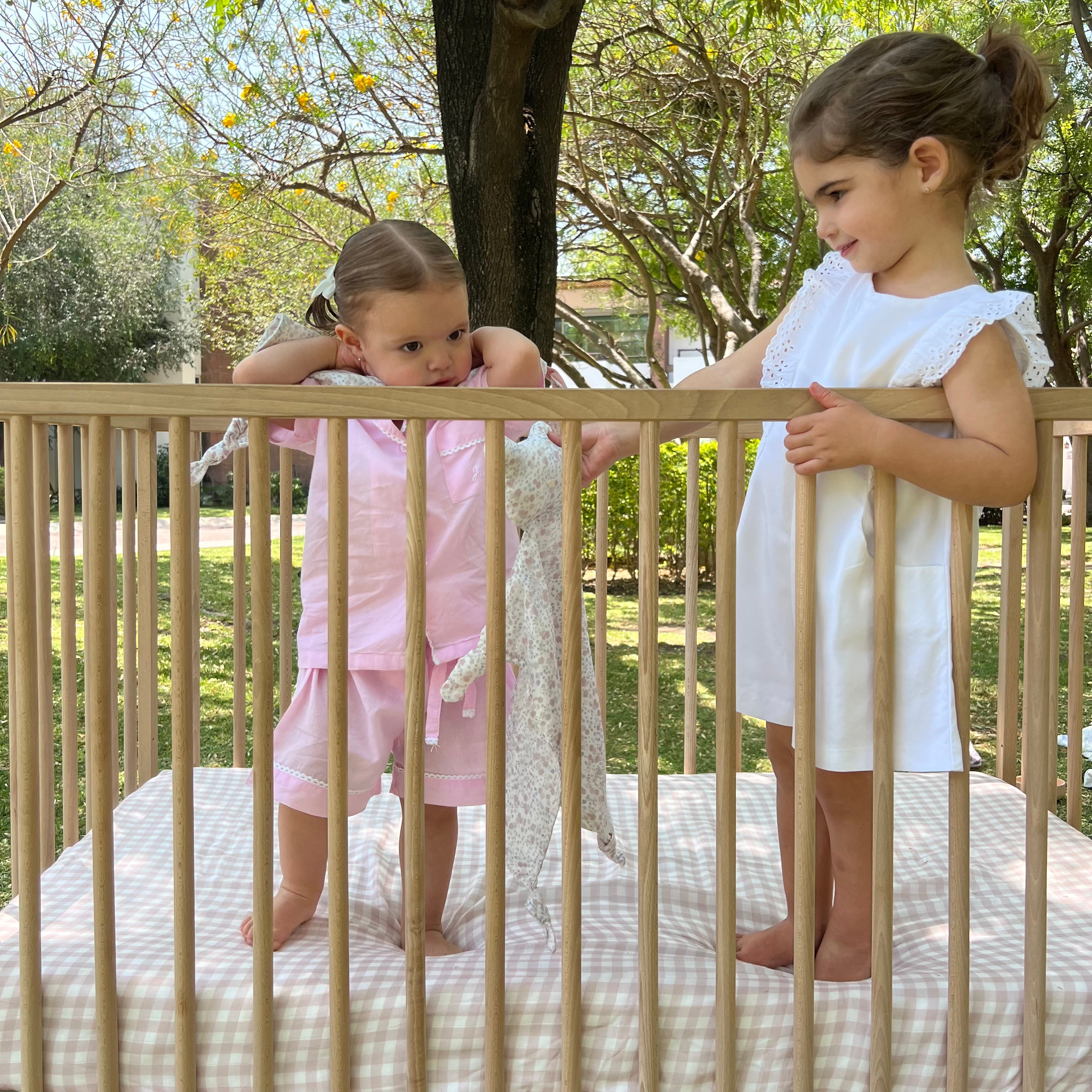 Sábana de cuna big pink squares