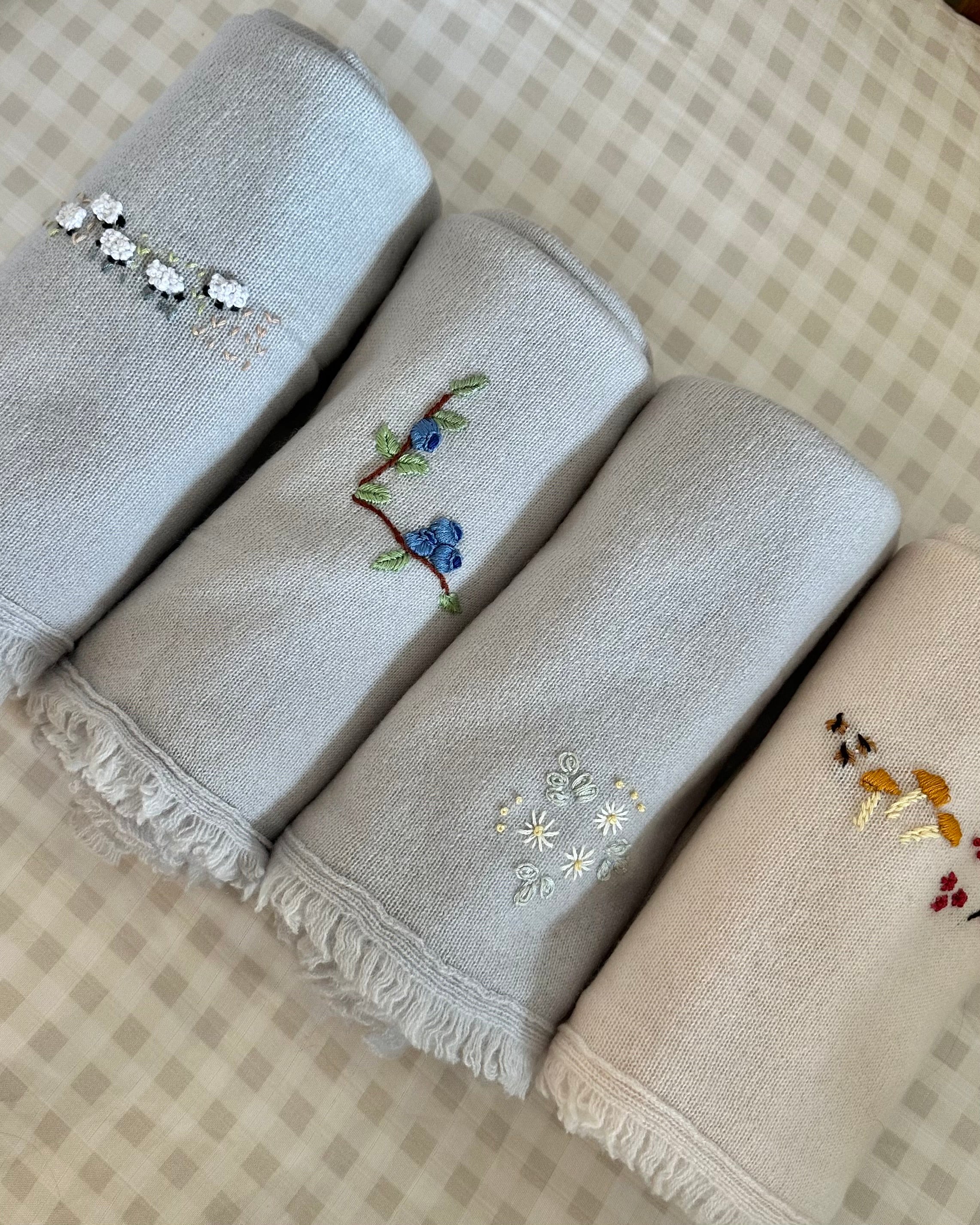 Cobijita de cashmere Gris con Borreguitos