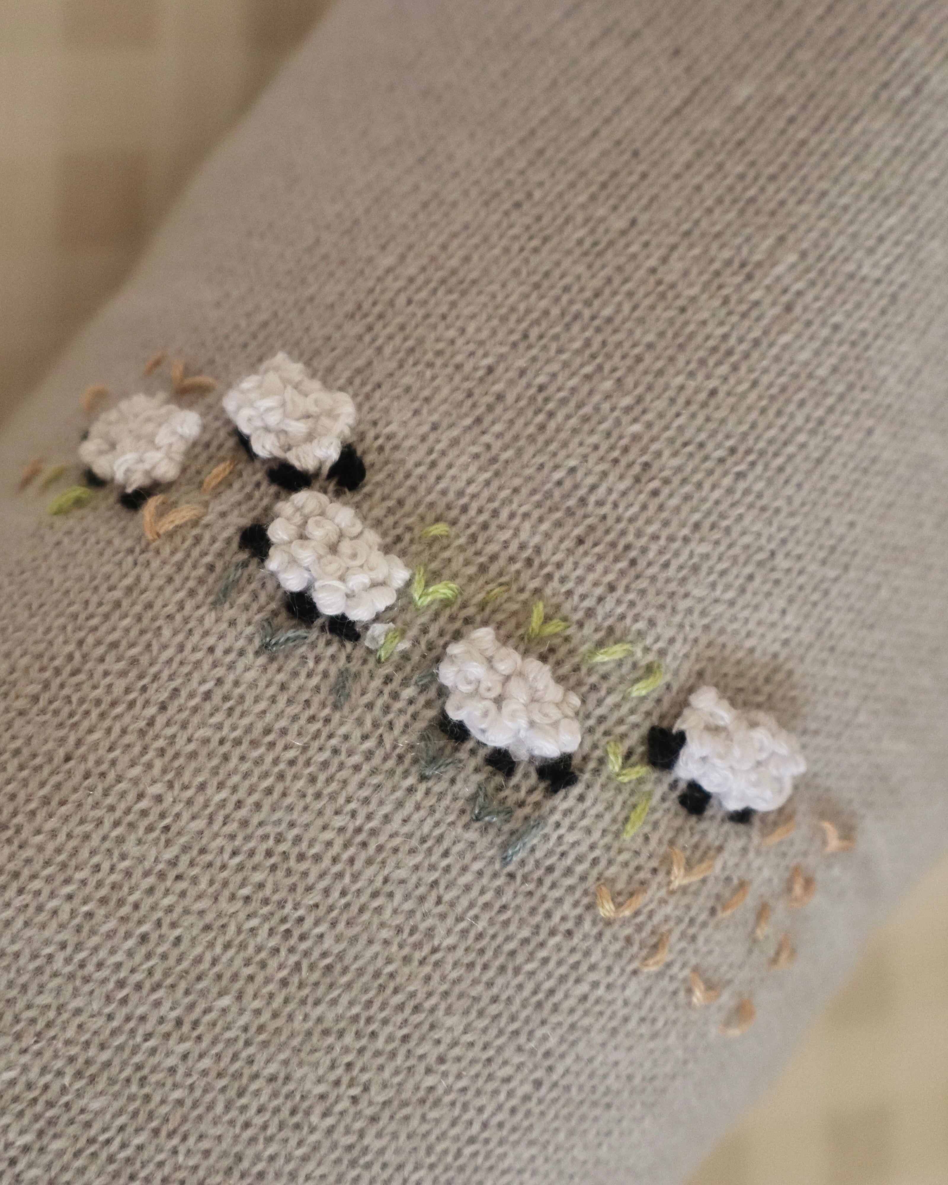 Cobijita de cashmere Gris con Borreguitos