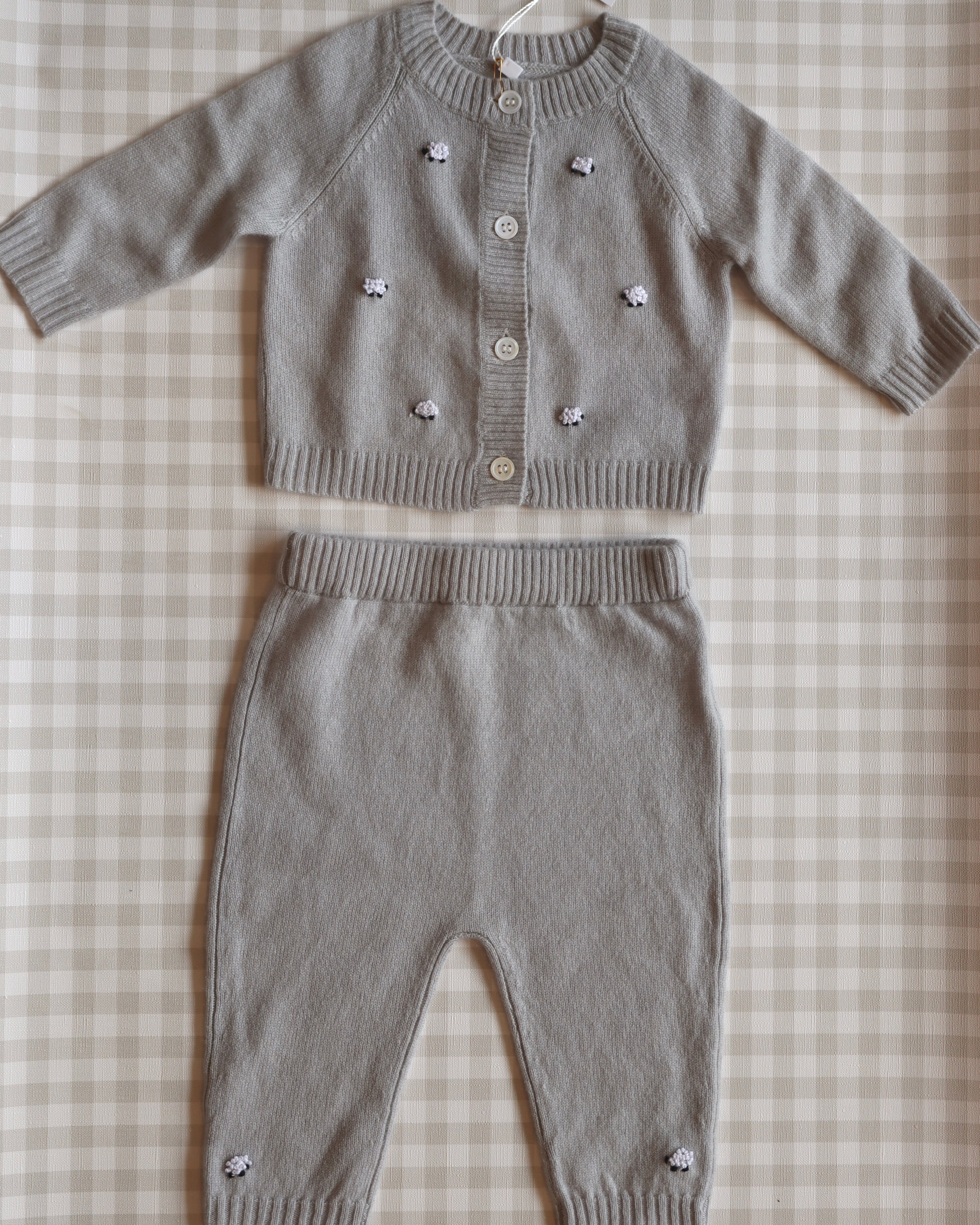 Set de Cashmere Gris con Borreguitos