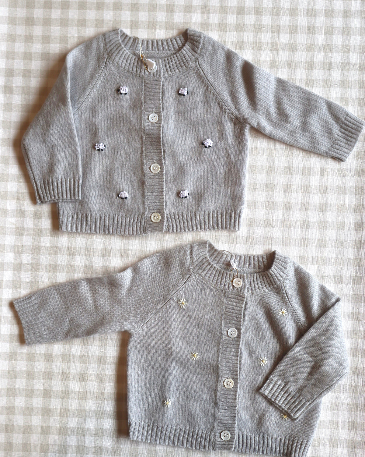 Set de Cashmere Gris con Margaritas