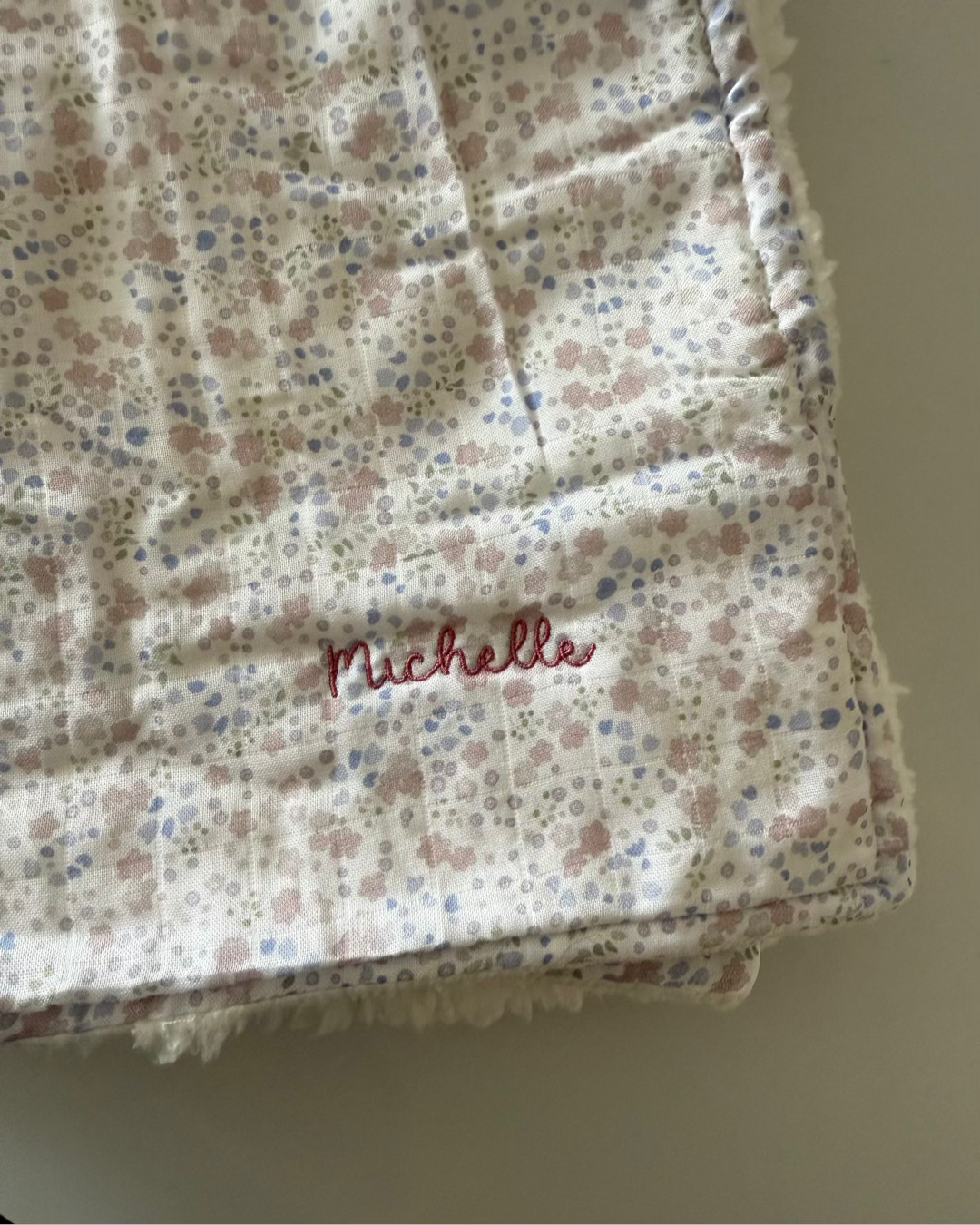 Cobijita de borreguito blush pink squares