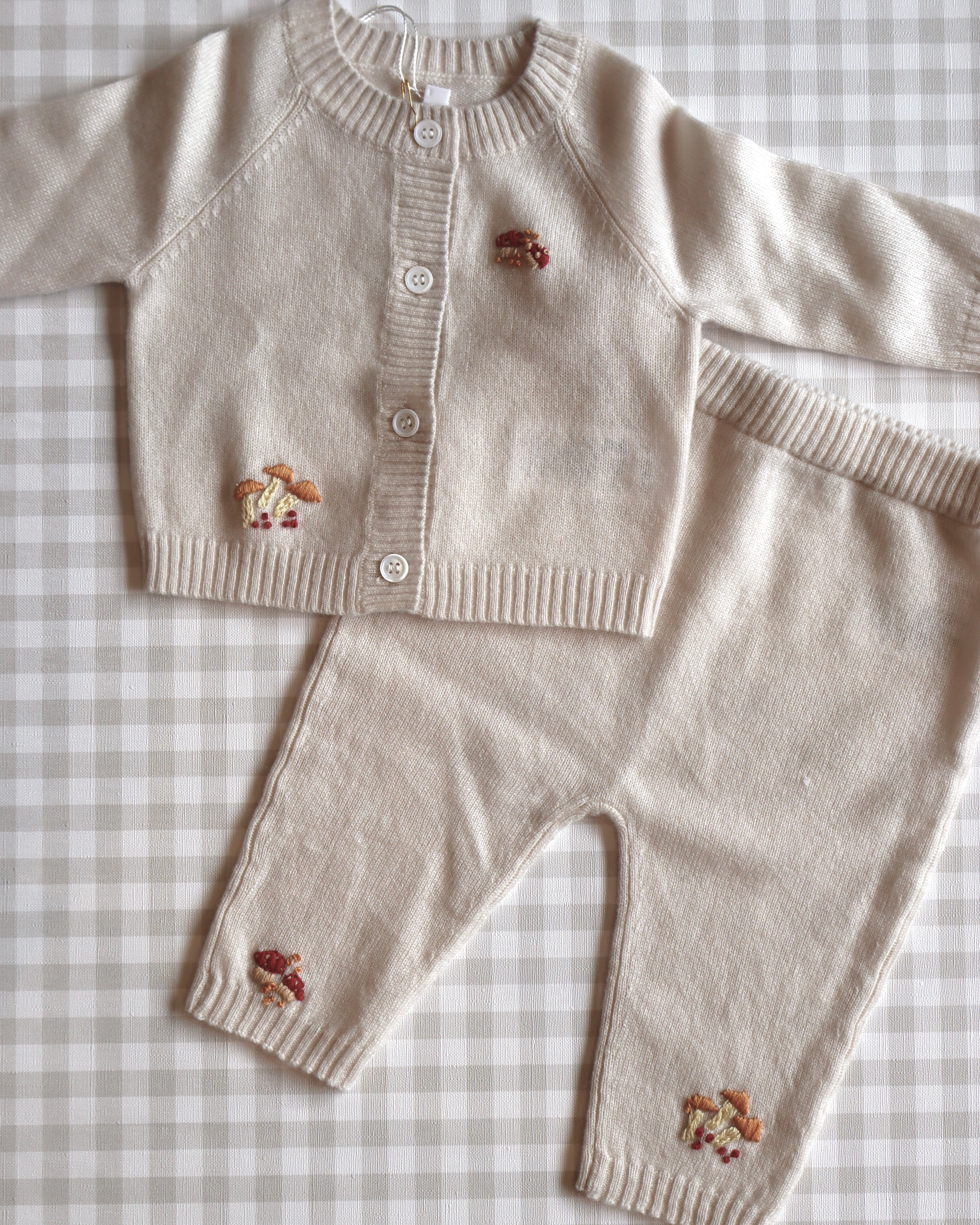 Set de Cashmere Beige con Honguitos