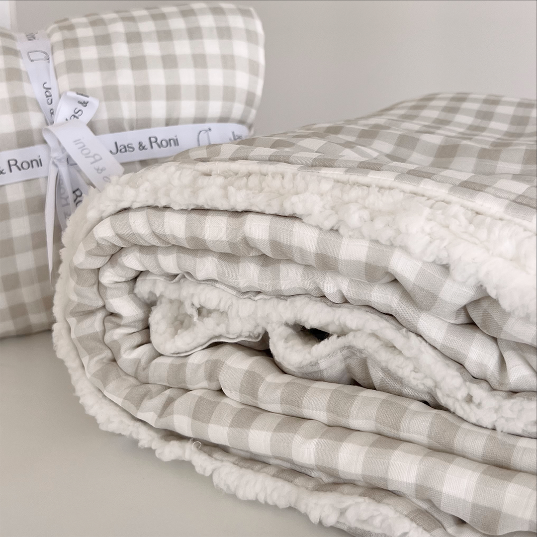 Cobijita de borreguito big beige squares (Past Edition)