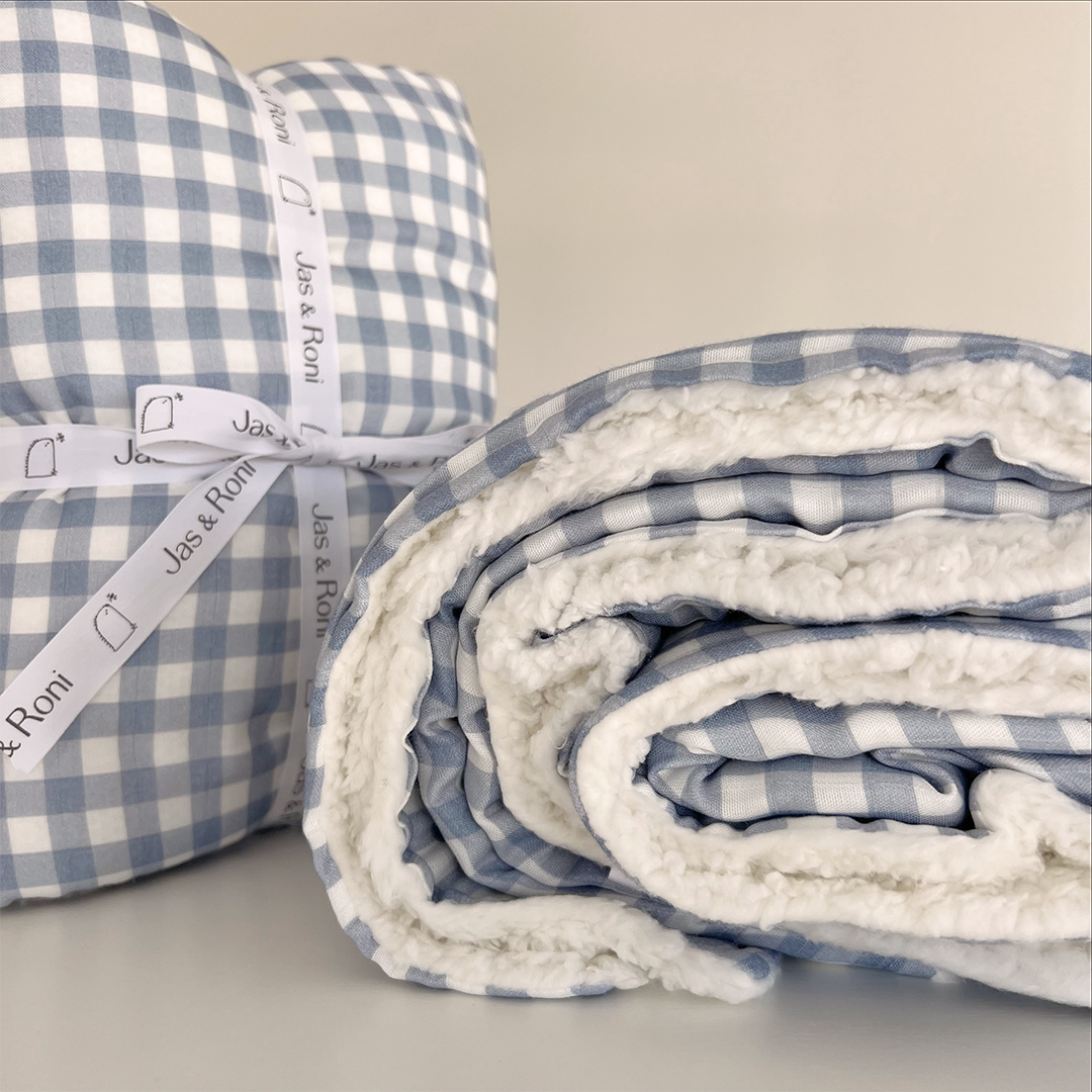 Cobijita de borreguito big blue squares (Past Edition)