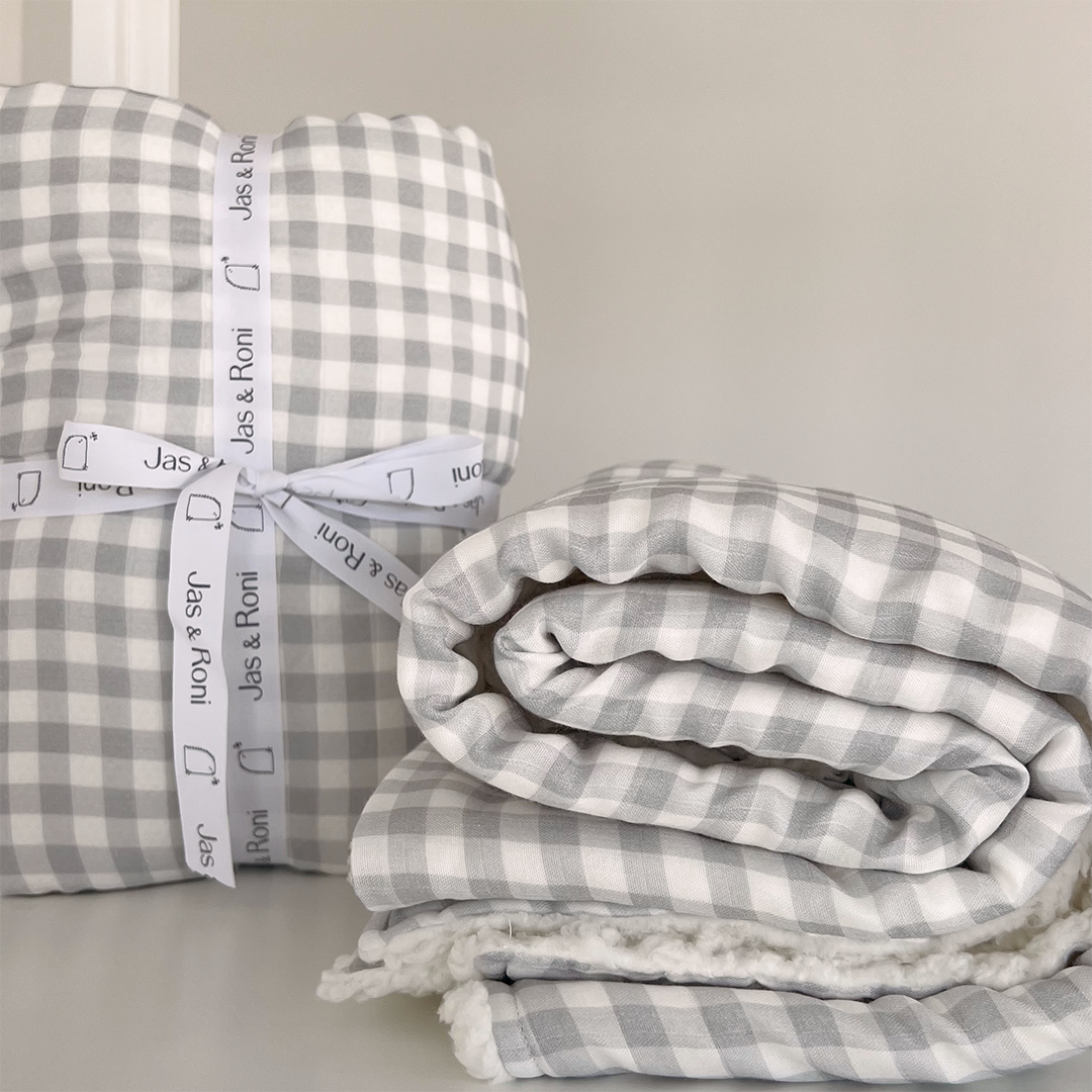 Cobijita de borreguito big grey squares (Past Edition)