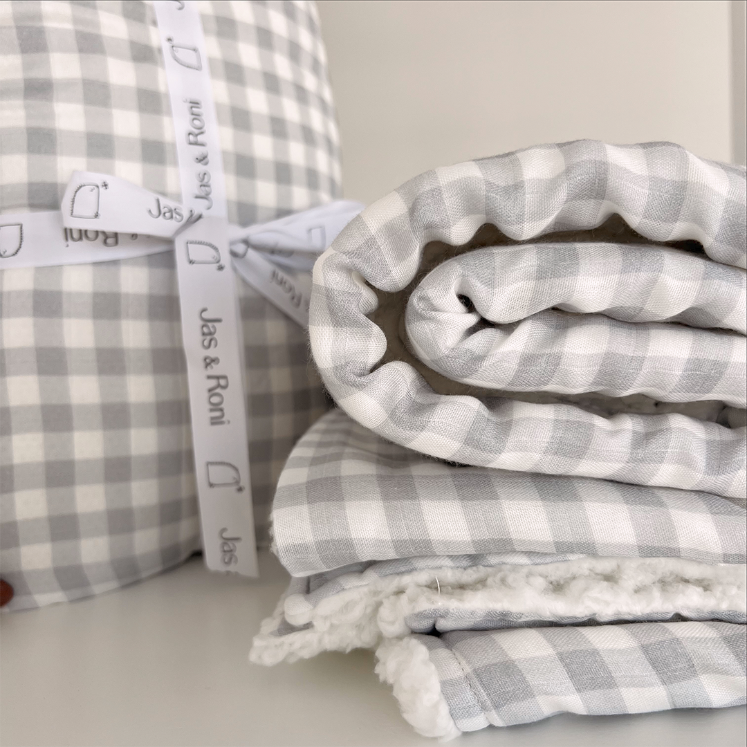 Cobijita de borreguito big grey squares (Past Edition)