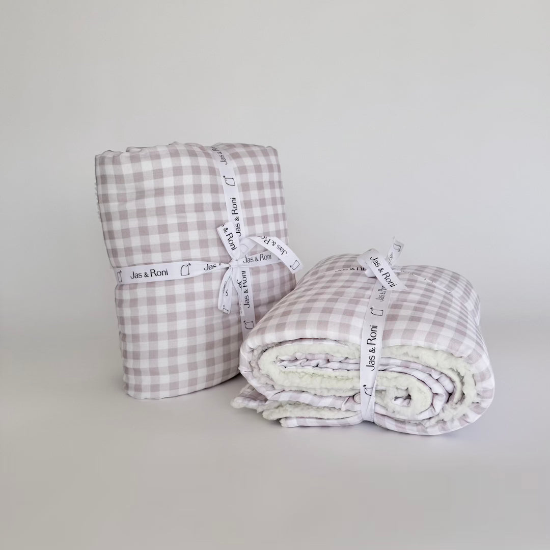 Cobijita de borreguito blush pink squares
