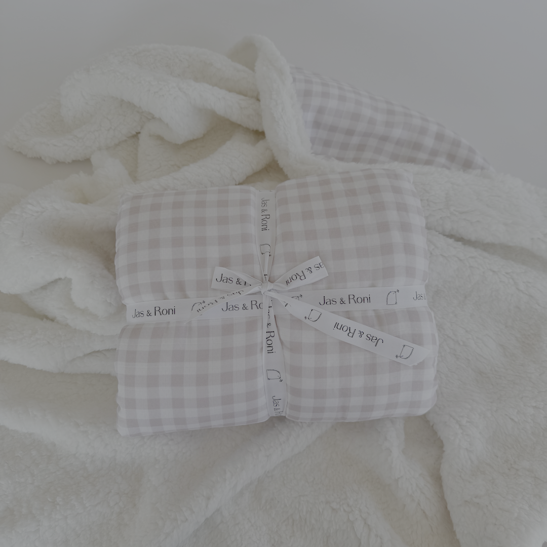 Cobijita de borreguito blush pink squares
