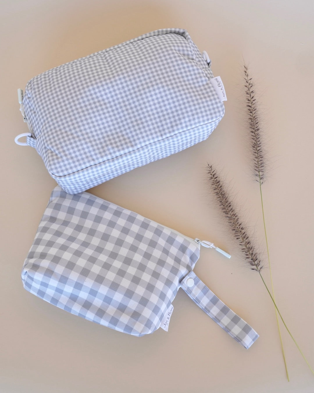 Neceser grey squares