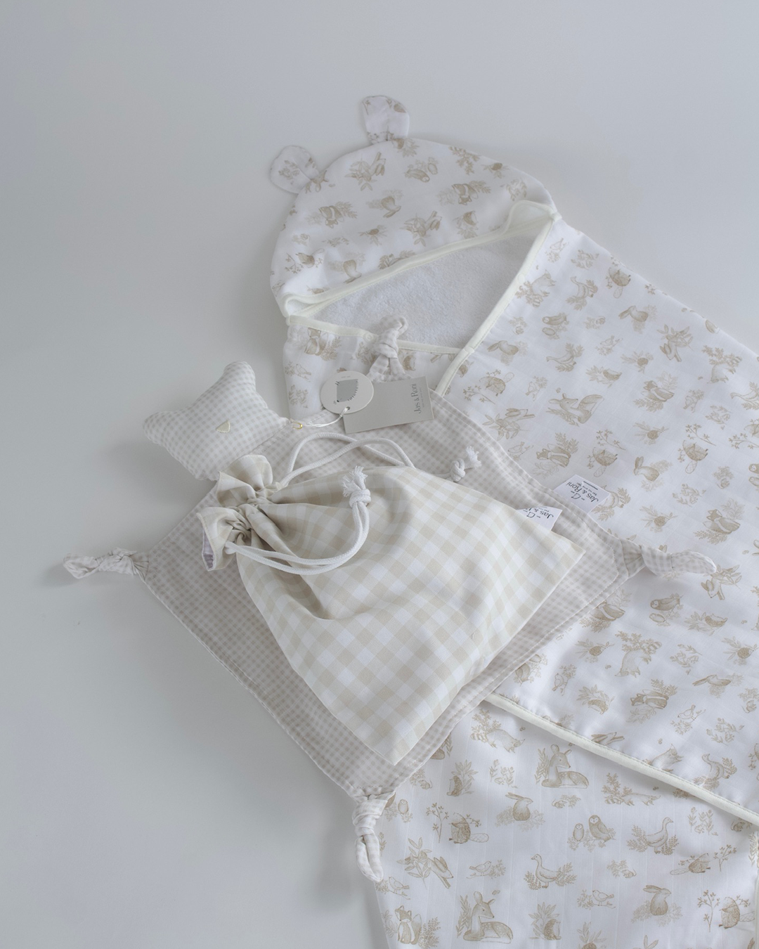 Toalla, bolsita Jas&Roni y animalito de apego